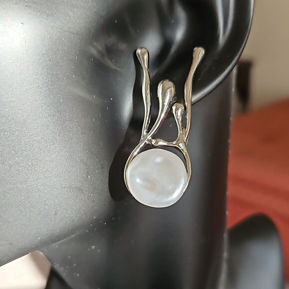 NWOT Faux Pearl irregular silvery stud earrings - Picture 2 of 3